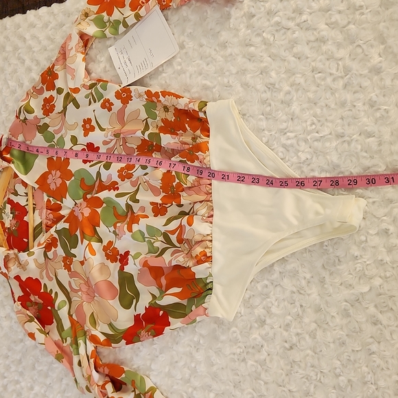Entro Floral Magnolia Surplice Bodysuit - Picture 7 of 15
